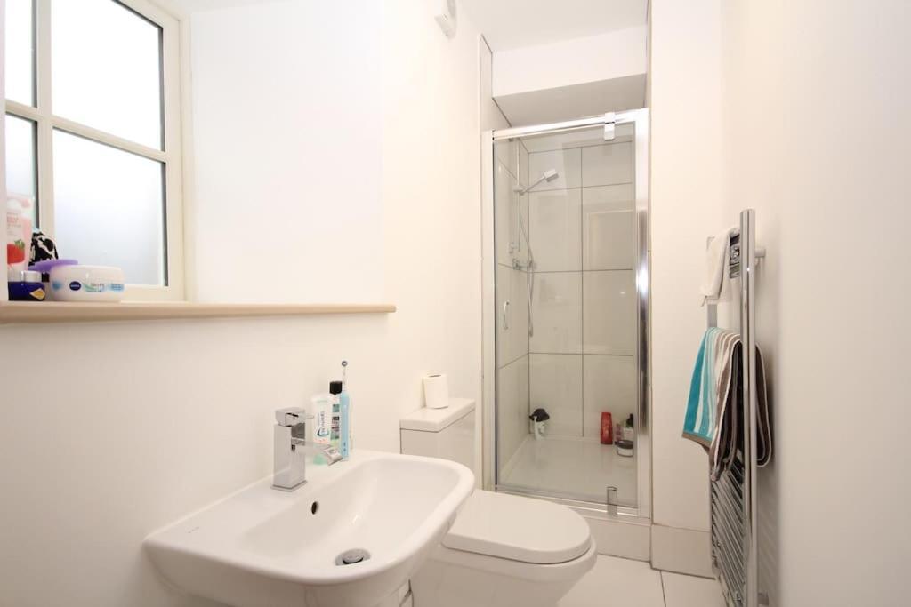4 Bedroom House, Central Ълвърстън Екстериор снимка